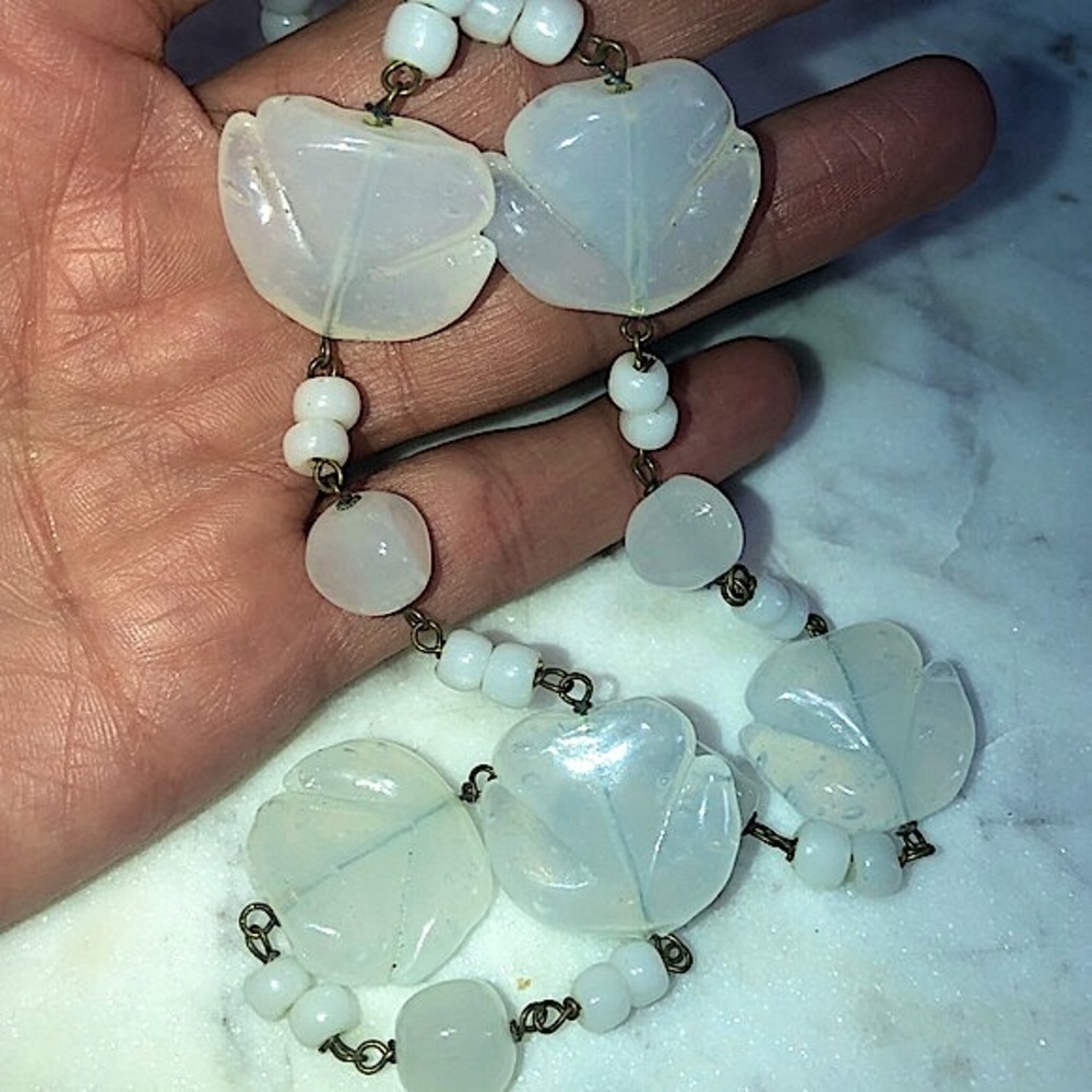 VTG Opalescent Glass Leaf Beaded Necklace w Screw Clasp 21” - Picture 4 of 5